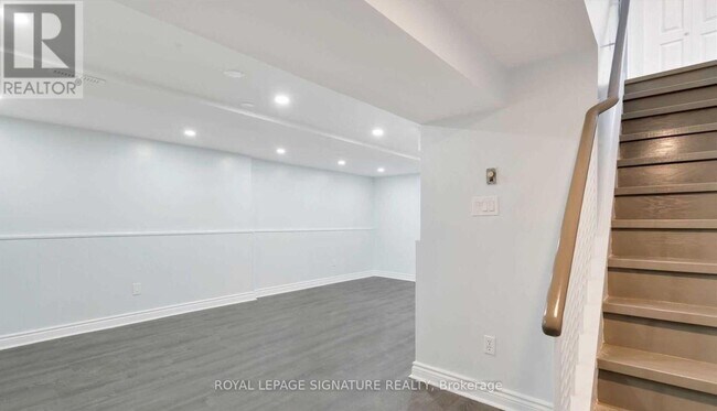 1192 Oxford St in Oshawa, ON - Building Photo - Building Photo