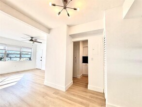 4740 Pine Tree Dr in Miami Beach, FL - Building Photo - Building Photo