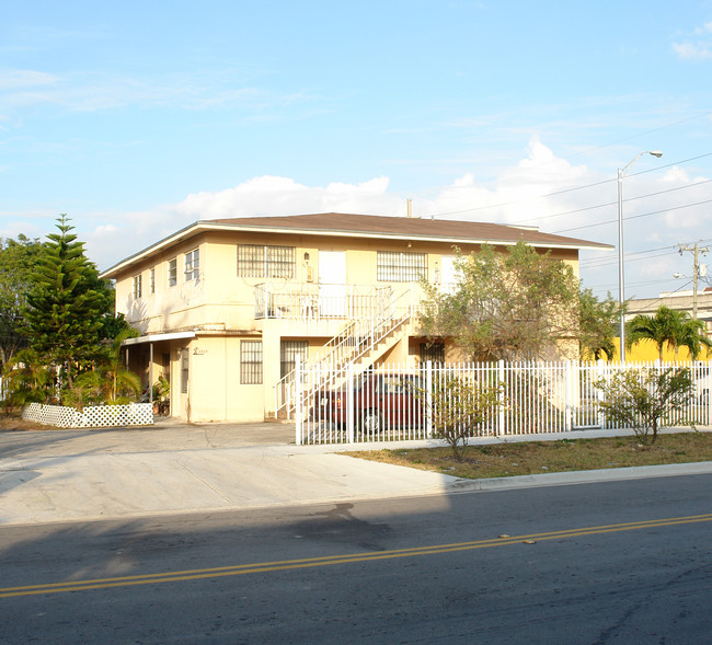 2060 E 5th Ave in Hialeah, FL - Building Photo - Building Photo