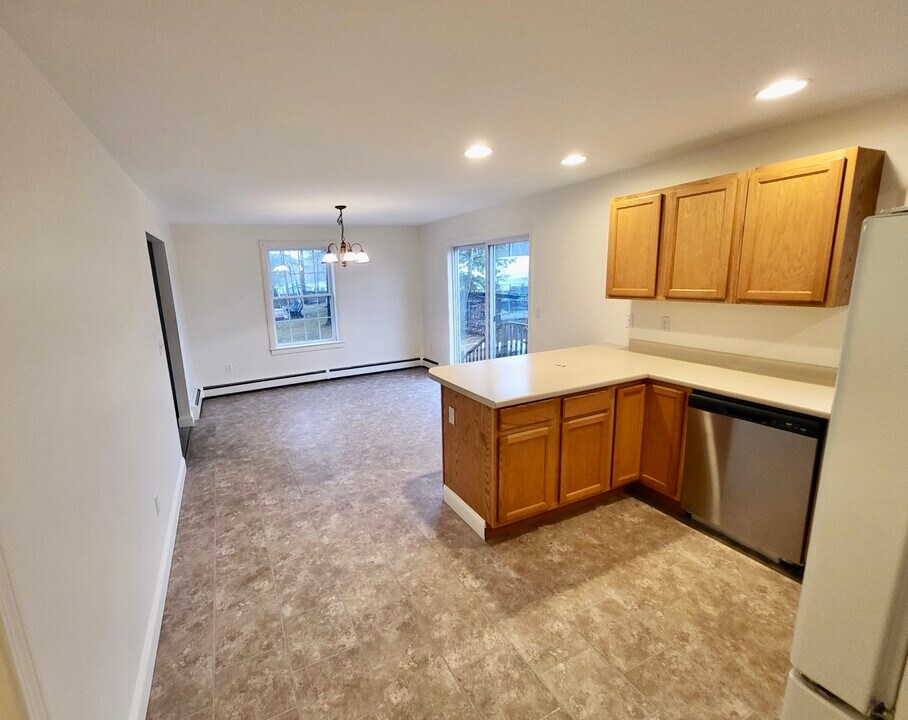 18 Melvin Ave, Unit B in Old Orchard Beach, ME - Building Photo