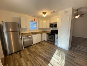 9618 Sugar Hill Dr in Austin, TX - Building Photo - Building Photo