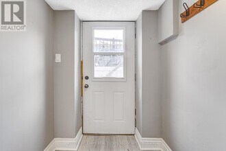 274-274 Ossington Ave in Toronto, ON - Building Photo - Building Photo