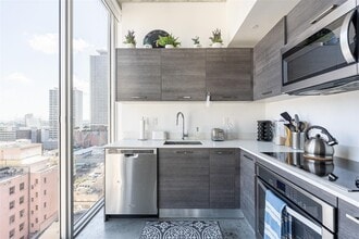 151 SE 1st St, Unit 1610 in Miami, FL - Building Photo - Building Photo