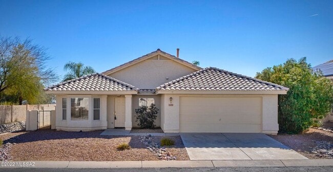 property at 2065 W 3 Oaks Dr