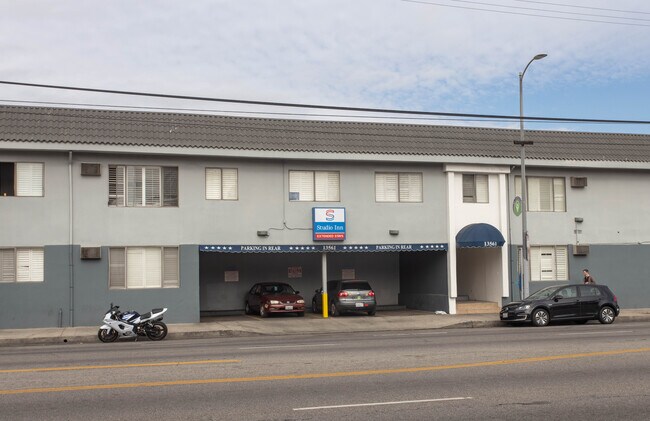 13561 Sherman Way in Van Nuys, CA - Building Photo - Building Photo