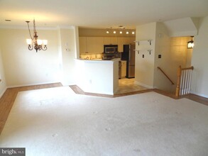 12745 Fair Briar Ln in Fairfax, VA - Building Photo - Building Photo