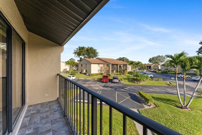 537 Shady Pine Way in Greenacres, FL - Building Photo - Building Photo