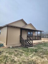 1128 Farm to Market Rd 532 in Moulton, TX - Building Photo