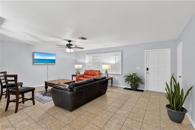 211 S Lake Dr in Lehigh Acres, FL - Building Photo - Building Photo