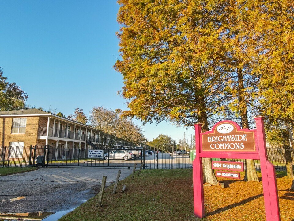 1984 Brightside Dr, Unit 102 in Baton Rouge, LA - Foto de edificio