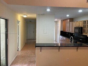 3325 Oak Dr in Hollywood, FL - Building Photo - Building Photo