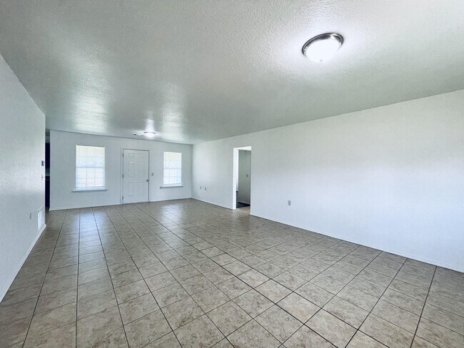 473763 E 1117 Rd in Muldrow, OK - Foto de edificio - Building Photo