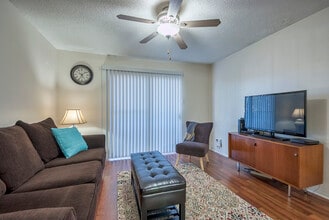 4859 Cedar Springs Rd in Dallas, TX - Building Photo - Building Photo