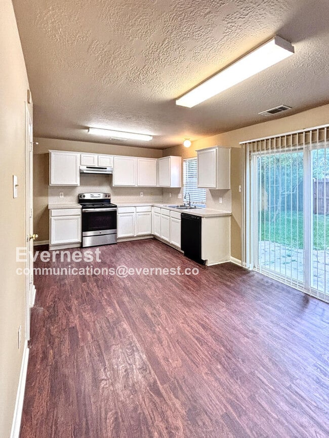 19402 Sandy Woods Dr in Tomball, TX - Building Photo - Building Photo