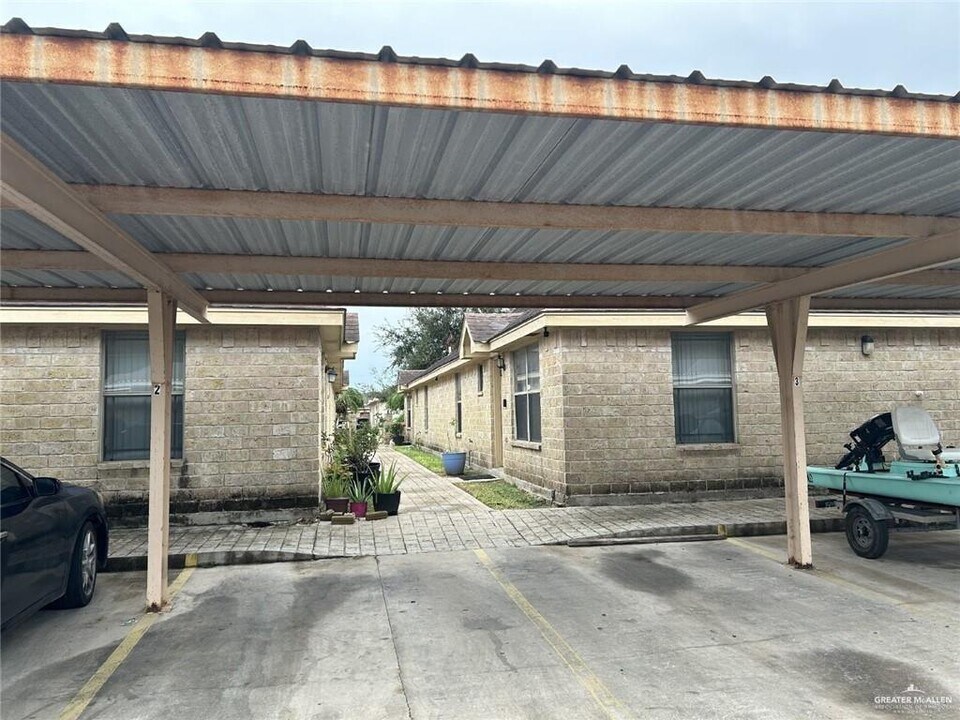 13 South Dr in Pharr, TX - Building Photo