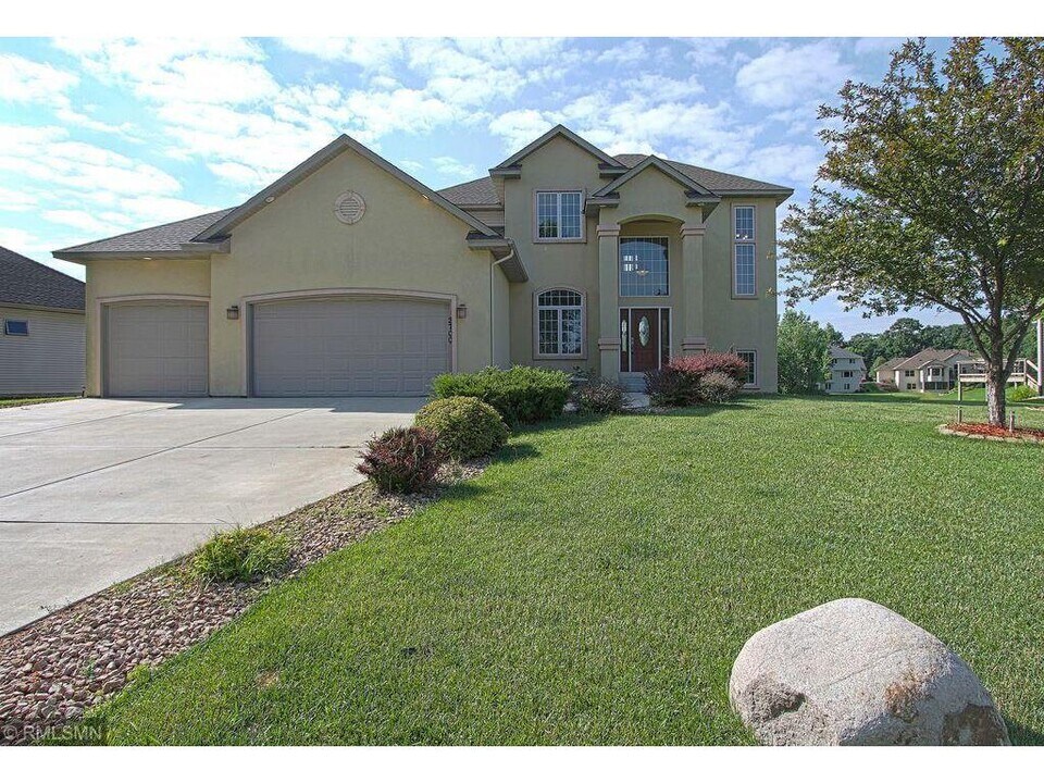 2700 105th Ave NE in Blaine, MN - Building Photo