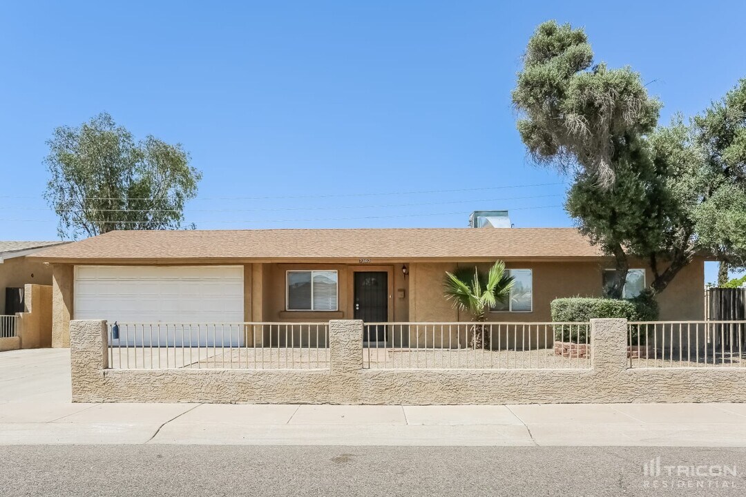 7302 W Heatherbrae Dr in Phoenix, AZ - Building Photo