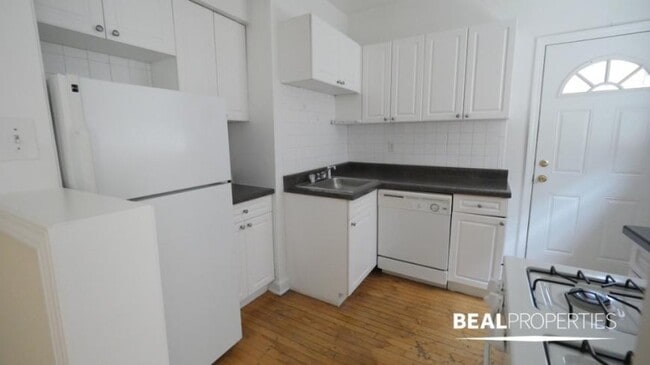 property at 552 W Aldine Ave