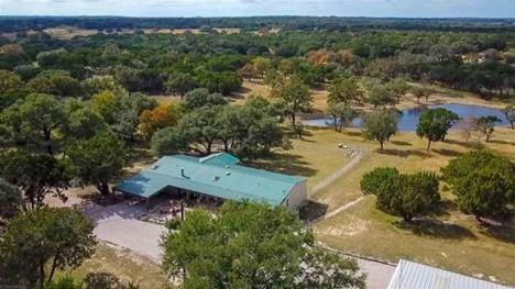 4201 FM 243 in Bertram, TX - Foto de edificio