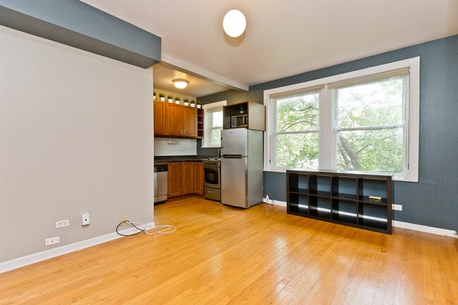 property at 4240 N Clarendon Ave