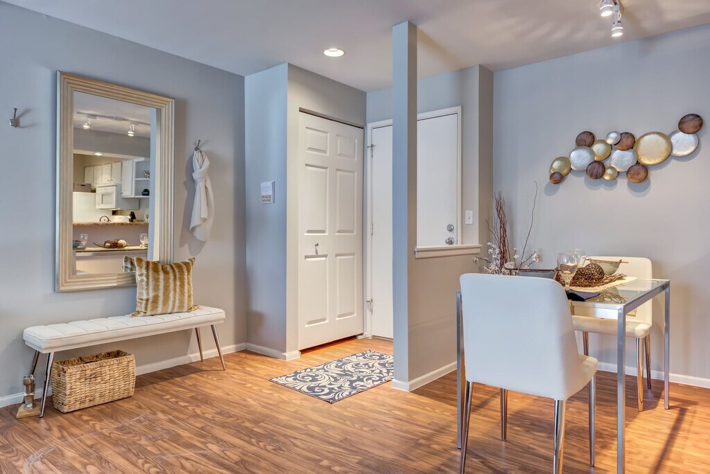 Briarbrook Apartment Homes Wheaton, IL Apartments