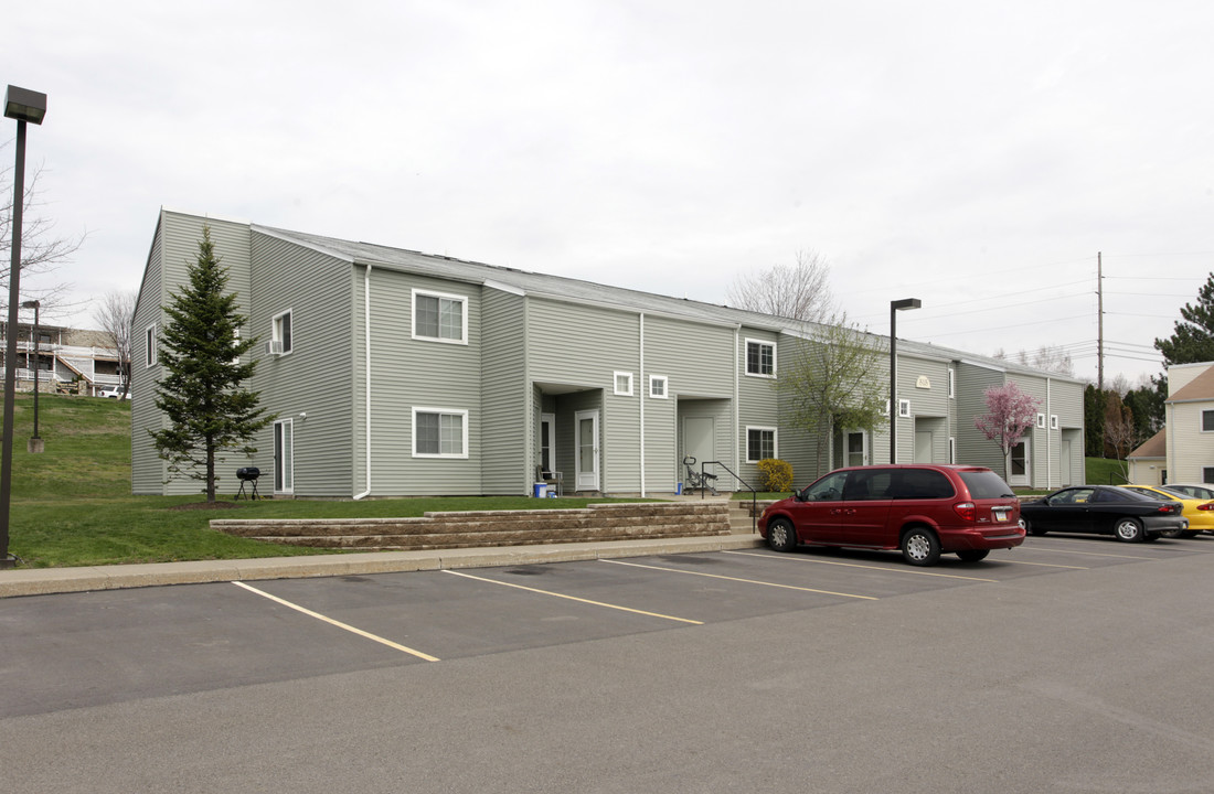 Hilltop Apartments in Edwardsville, PA - Building Photo