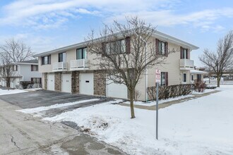 Weathersfield Commons in Schaumburg, IL - Building Photo - Building Photo