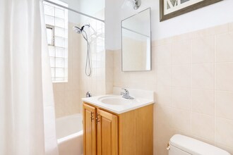 1127 W Patterson Ave, Unit 2 in Chicago, IL - Foto de edificio - Building Photo