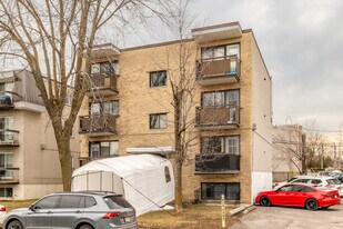 520 Robin Boul in Laval, QC - Building Photo