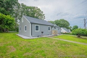 54 Sand Pit Rd in Danbury, CT - Building Photo - Building Photo