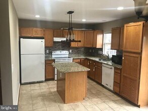 42886 Nashua St in Ashburn, VA - Building Photo - Building Photo