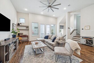 1044 W 15th 1/2 St in Houston, TX - Building Photo - Building Photo