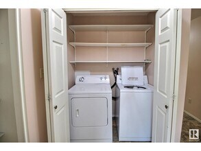 18012 95 Av NW in Edmonton, AB - Building Photo - Building Photo