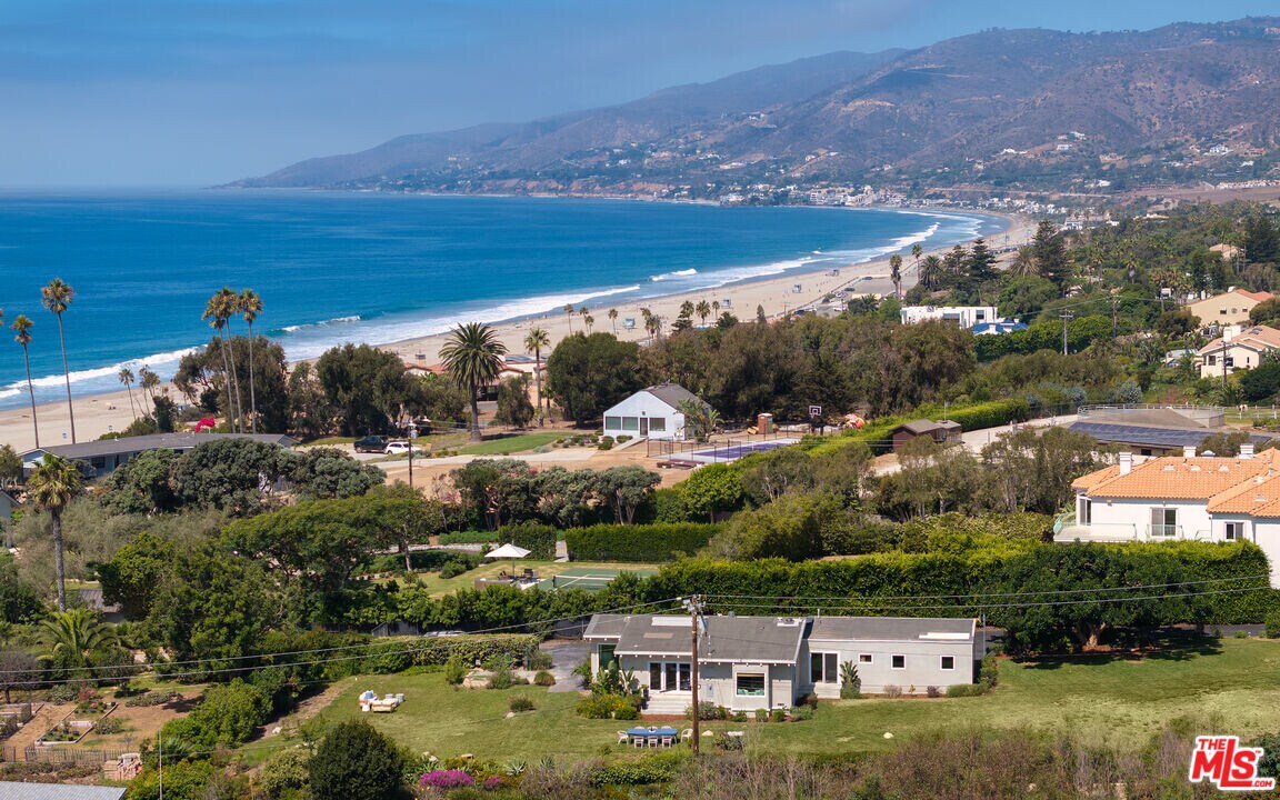 29740 Baden Pl in Malibu, CA - Building Photo