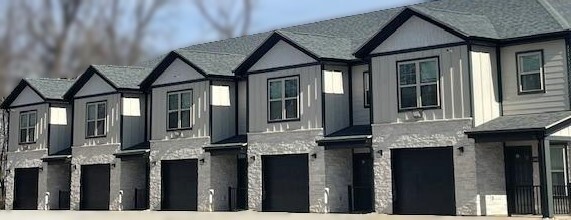 The Woods Townhomes in Springfield, MO - Building Photo - Building Photo