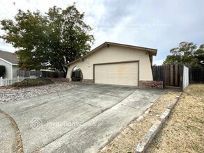 1127 Cormorant Pl in Fairfield, CA - Foto de edificio - Building Photo