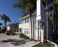 Loma Manor Apartments in San Diego, CA - Building Photo - Building Photo