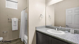 2621 S Jefferson Ave, Unit 118 in Springfield, MO - Building Photo