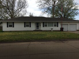 2913 W Longview Dr in Enid, OK - Building Photo