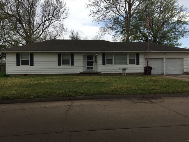 property at 2913 W Longview Dr