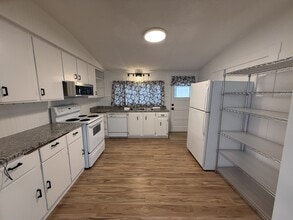 125 E Allen Ave in Chelan, WA - Building Photo - Building Photo