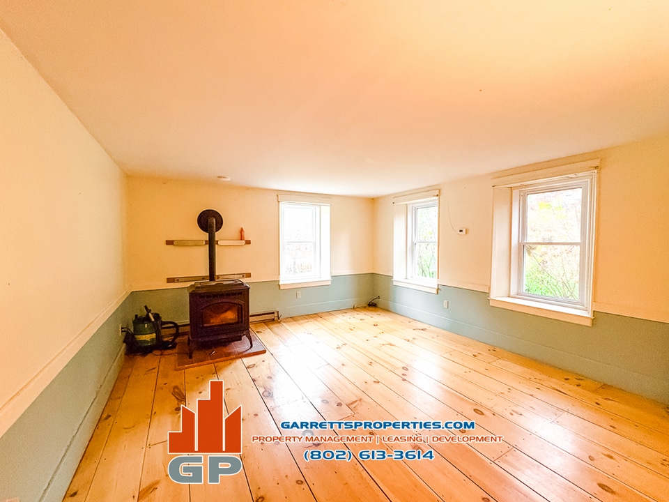 2591 Johnson Hill Rd in South Royalton, VT - Building Photo