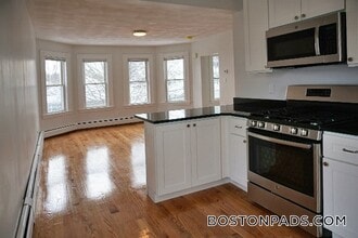 252 Ash St, Unit 4 in Waltham, MA - Building Photo - Building Photo