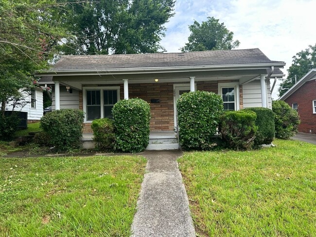 property at 206 W 12th St