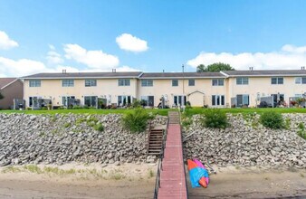 1370 Nakomis Ave in La crosse, WI - Building Photo - Building Photo