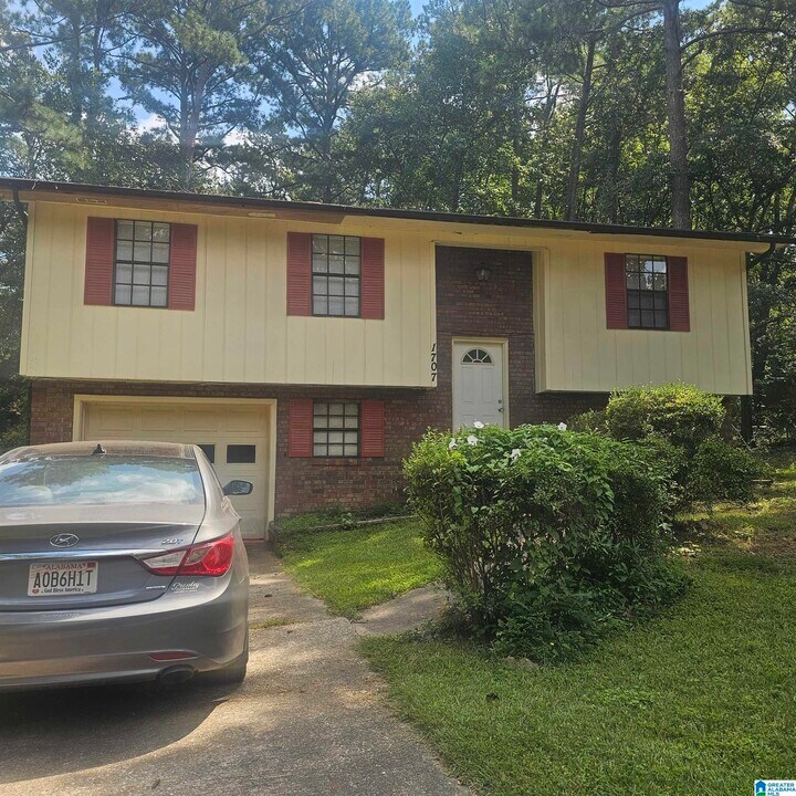 1707 Samantha Dr in Oxford, AL - Building Photo