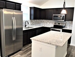 1325 Rosedale Springs Ln in Fort Worth, TX - Building Photo - Building Photo