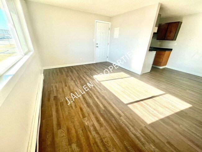 property at 1806 Parker Cir