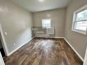 404 S Minnesota St in Mitchell, SD - Building Photo - Building Photo