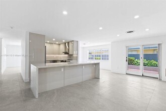 2070 NE 54th Ct in Fort Lauderdale, FL - Foto de edificio - Building Photo